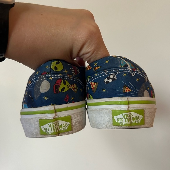 Vans “out of this world” sneakers👽🍕🍩🪐 size Youth 5 - Picture 7 of 8